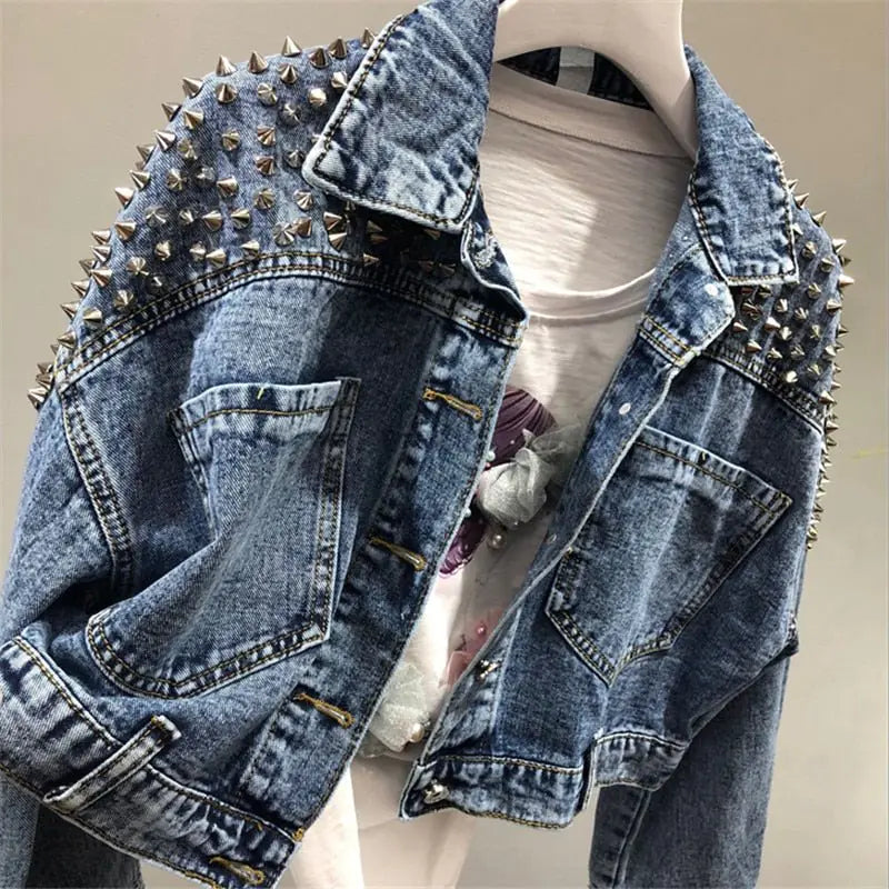 Becevo Vintage-Inspired Denim Jacket